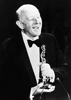 Alec Guinness actor collects speacial award at Oscars in May 1980