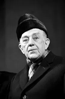 ALEC GUINNESS IN THE PLAY A WALK IN THE WOODS AT THE COMEDY THEATRE