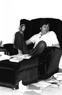 Alex Higgins World Snooker Champion 1982 sitting at home relaxing with a can of Alex Higgins World Snooker Champion 1982 sitting at home relaxing with a can of