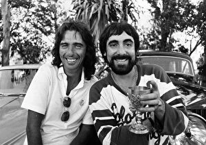 Images Dated 25th July 1976: Alice Cooper American rock singer real name Vincent Furnier with Keith Moon 1976