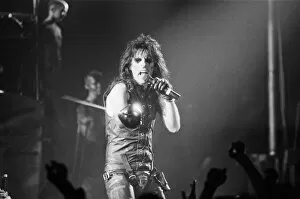 Images Dated 3rd December 1986: Alice Cooper (born Vincent Damon Furnier) brandishing his cutless sword