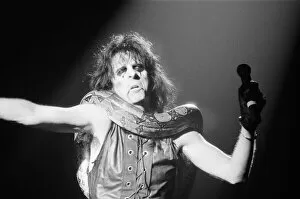 Images Dated 3rd December 1986: Alice Cooper (born Vincent Damon Furnier) performs at The Birmingham Odeon, Midlands