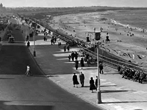 All-day sunshine brought out the biggest mid-week crowds for several years to Whitley Bay All-day sunshine brought out the biggest mid-week crowds for several years to Whitley Bay