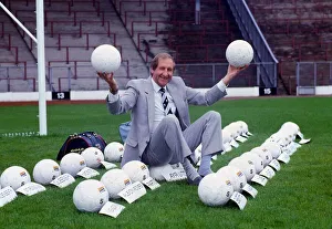 Ally MacLeod sitting amongst rows of balls. January 1989 Ally MacLeod sitting amongst rows of balls. January 1989