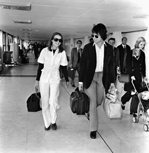 Images Dated 2nd May 1975: American actor Warren Beatty at Heathrow Airport with Michelle Phillips. May 1975
