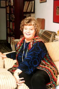 American actress Shelley Winters at home in October 1989 A©mirrorpix American actress Shelley Winters at home in October 1989 A©mirrorpix