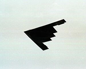 Images Dated 27th September 1996: An American B2 Stealth bomber flies over the Farnborough Air Show. September 1996