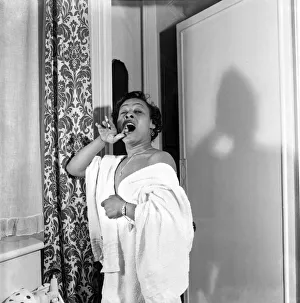 American cabaret star Thelma Carpenter aged 28 years arrived in England feeling very American cabaret star Thelma Carpenter aged 28 years arrived in England feeling very