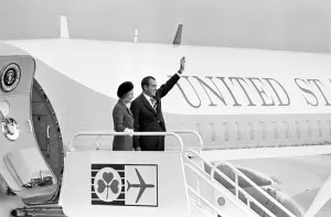 00489 Gallery: American President Richard Nixon waves to the crowds from Air Force One with his wife Pat