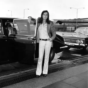 Images Dated 15th March 1974: American rock singer Alice Cooper arrives in London ahead of his tour