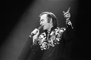 Images Dated 8th November 1989: American singer Neil Diamond in concert at the NEC Arena, Birmingham. 8th November 1989