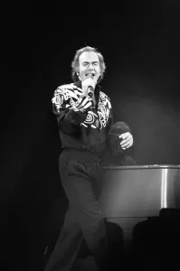 Images Dated 8th November 1989: American singer Neil Diamond in concert at the NEC Arena, Birmingham. 8th November 1989