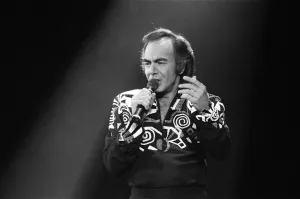 Images Dated 8th November 1989: American singer Neil Diamond in concert at the NEC Arena, Birmingham. 8th November 1989