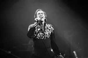 Images Dated 8th November 1989: American singer Neil Diamond in concert at the NEC Arena, Birmingham. 8th November 1989