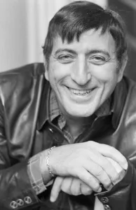 Mirror/0000to0099 00047/american singer tony bennett seen relaxing hotel Mirror/0000to0099 00047/american singer tony bennett seen relaxing hotel