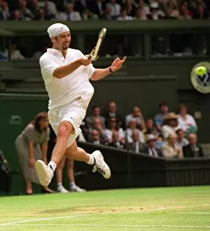 Images Dated 3rd July 1995: ANDRE AGASSI WIMBLEDON TENNIS CHAMPIONSHIPS 1995 03 / 07 / 1995
