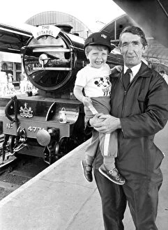 Images Dated 21st July 1986: Andrew Robertson, aged three, from Hartlepool, meets John Lovett