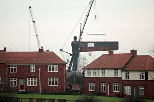Images Dated 15th February 1998: The Angel of the North is erected in Gateshead by staff from Hartlepool Fabrications
