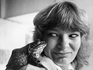 Animals humour. 17 yrs old Sandra Atherton, of Colwyn Bay Mountain Zoo with an American Animals humour. 17 yrs old Sandra Atherton, of Colwyn Bay Mountain Zoo with an American