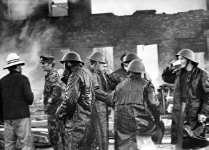 Images Dated 15th November 1977: Army personnel take over the duties of the firefighter during the firemen'