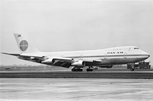 Images Dated 12th January 1970: The arrival of the first Boeing 747 Jumbo Jet at Heathrow Airport