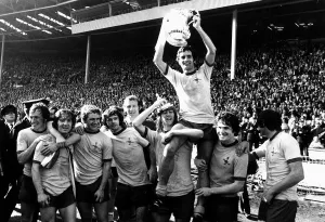Arsenal 2 v Liverpool1 in FA Cup Final at Wembley May 1971 Frank McKlintock holds Arsenal 2 v Liverpool1 in FA Cup Final at Wembley May 1971 Frank McKlintock holds