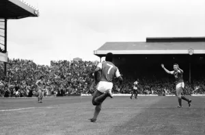 00260 Gallery: Arsenal 3 v. Chelsea 1. Division One Football. October 1986 LF20-14-078