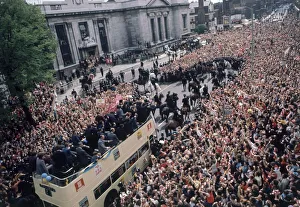 The Arsenal football team bus returns to a rapturous reception by thousands of fans The Arsenal football team bus returns to a rapturous reception by thousands of fans