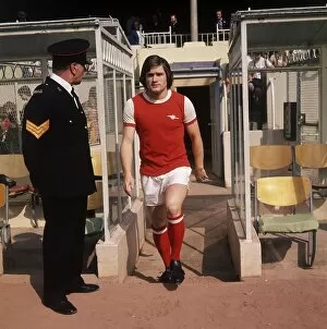 Images Dated 1st February 1975: Arsenal footballer Pat Rice walking down tunnel to the pitch. Arsenal v Liverpool, 1975