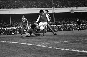 Images Dated 1st November 1980: Arsenal v. Brighton and Hove Albion. November 1980 LF05-05-014 Football Division