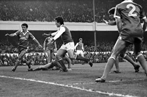 Images Dated 1st November 1980: Arsenal v. Brighton and Hove Albion. November 1980 LF05-05-013 Football Division