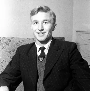 Arthur Milton Arsenal FC & Gloucester Cricketer November 1951 Arthur Milton Arsenal FC & Gloucester Cricketer November 1951