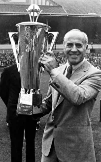 Aston Villa Manager Ron Saunders with the Manager of the Year trophy. Circa August 1981 Aston Villa Manager Ron Saunders with the Manager of the Year trophy. Circa August 1981
