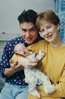 Images Dated 19th August 1993: Athlete Jonathan Edwards Jonathan Edwards with wife Alison after the birth