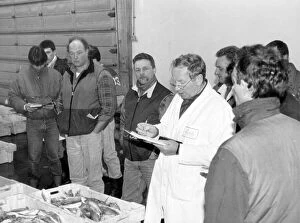 Images Dated 1st June 1985: Auctioneer Arthur THomas conducting business at Brixham fishmarket in the 1980s