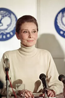 Images Dated 29th September 1992: Audrey Hepburn speaking at UNICEF after returning from a trip to Somalia