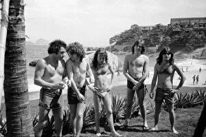 Images Dated 21st January 1985: Aussie metal band AC / DC at the seaside in Rio