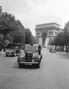 A Austin FX3 taxi part of the London to Paris taxi service seen here at the Arc de A Austin FX3 taxi part of the London to Paris taxi service seen here at the Arc de