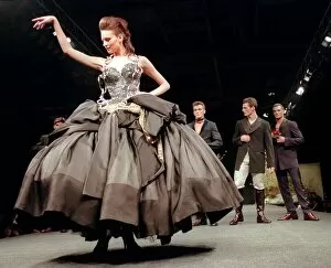 Images Dated 31st January 1999: BALL GOWN MODEL AT VIVIENNE WESTWOODs SHOW AT THE SECC