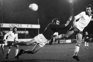 Banbury United v Kings Lynn. 26th September 1972. Going for goal Banbury United v Kings Lynn. 26th September 1972. Going for goal