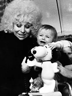 00614 Gallery: Barbara Windsor paid an early Christmas call to sick children yesterday-and bought a