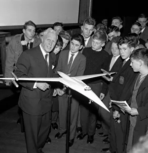 Barnes Neville Wallis, aeronautical engineer. Lectures Children on his model Barnes Neville Wallis, aeronautical engineer. Lectures Children on his model