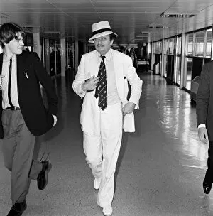 Images Dated 10th August 1983: Barry Humphries leaving Heathrow Airport for New York. 10th August 1983