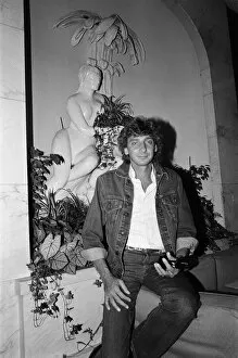 Images Dated 26th August 1983: Barry Manilow at the Savoy Hotel, London. 26th August 1983