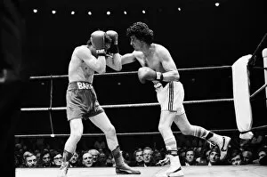 Images Dated 5th June 1984: Barry McGuigan vs Esteban Eguia at the Royal Albert Hall, Kensington, London