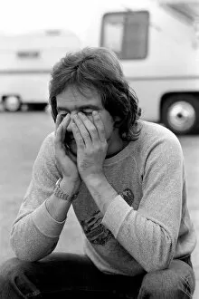Images Dated 12th August 1977: Barry Sheene looking tired. August 1977