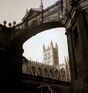 Images Dated 24th November 2004: Bath Abbey viewed through the cloisters archway Religion Architecture