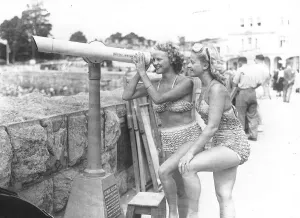 Bathing beauties at Torre Abbey, Torquay in August 1949 Bathing beauties at Torre Abbey, Torquay in August 1949