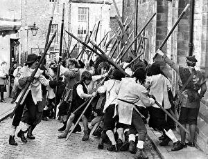 Images Dated 12th April 1975: Battle re-enactments - A battle between the Musketeers and Pikemen of the Kings Army