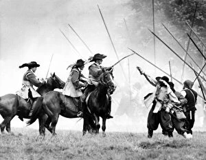 Images Dated 4th August 1985: Battle re-enactments - The Roundheads and Cavaliers battle it out at Ford Castle in